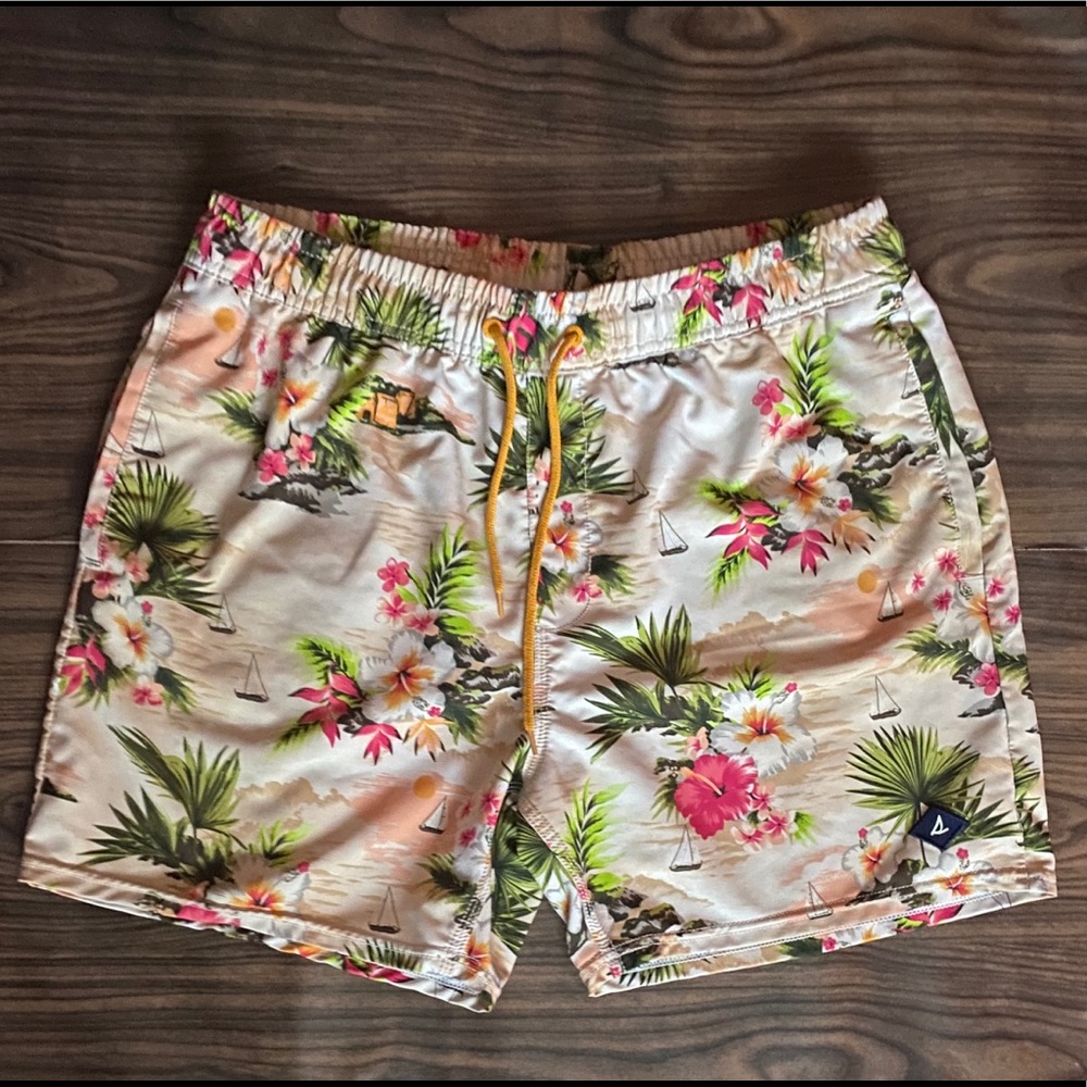 Sperry Trunks L(32)
